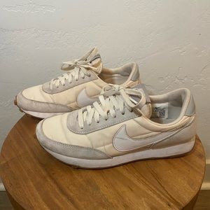 Women’s Nike Daybreaks | Size 7.5